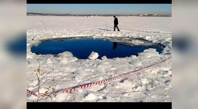 Caída de Meteorito en Rusia dejó un enorme cráter. Caída de Meteorito en Rusia dejó un enorme cráter.