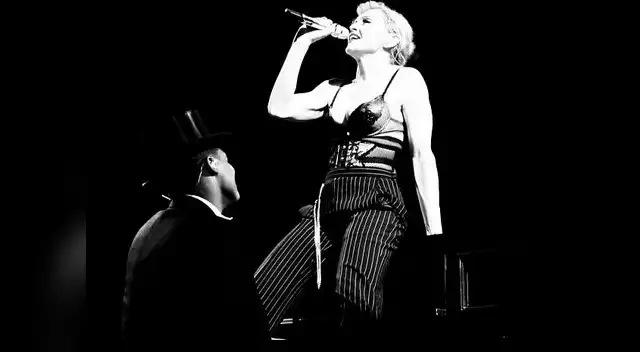 Madonna estrena cuenta en Instagram con eróticas fotos.