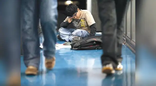 Puedes denunciar un caso de bullying a través de la línea gratuita 0-800-13687. Puedes denunciar un caso de bullying a través de la línea gratuita 0-800-13687.