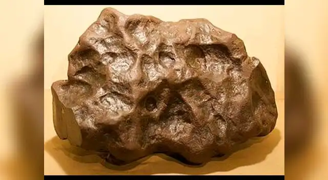 Ex policía compra un meteorito por 300 soles en Arequipa.