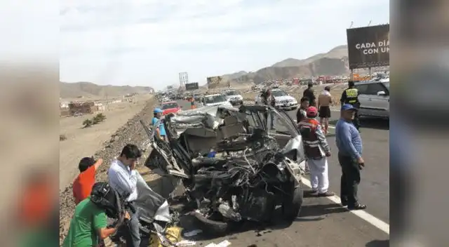 Camioneta en la que viajaban quedó destrozada en el km 82 de la panamericana sur. ocurrió ayer a las 12:40 pm.