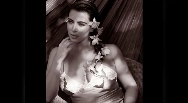 Kim Kardashian muestra el lado sexy de su embarazo para la lente de Egotastic.