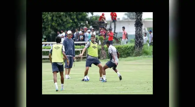 Los cremas no logran aún tener un equipo compacto. Los cremas no logran aún tener un equipo compacto.