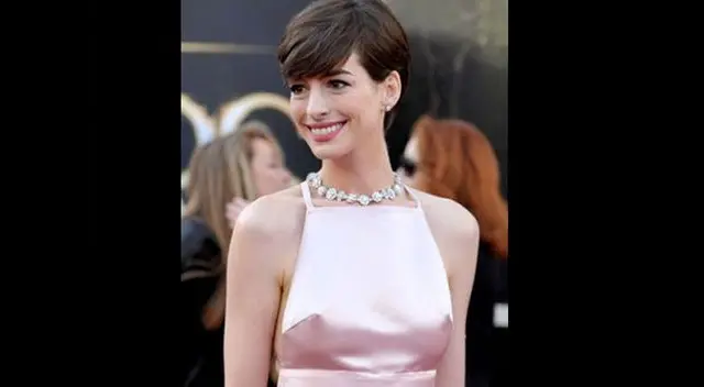 Anne Hathaway en la alfombra roja