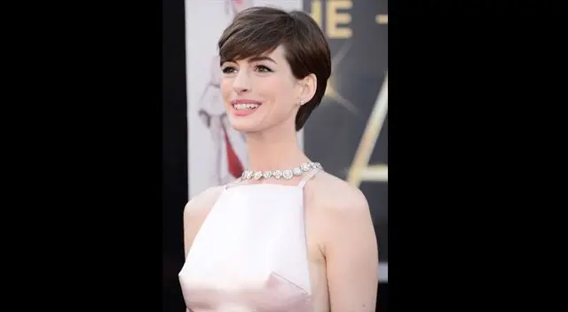 Anne Hathaway en la alfombra roja