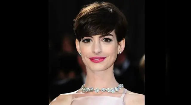 Anne Hathaway en la alfombra roja