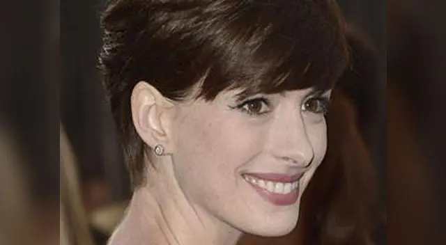 Anne Hathaway en la alfombra roja