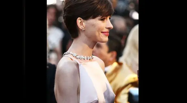 Anne Hathaway en la alfombra roja