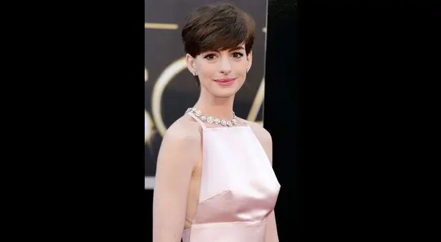 Anne Hathaway en la alfombra roja