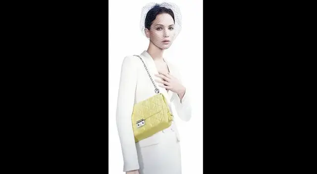 La ganadora del Oscar, Jennifer Lawrence, en la nueva campaña Miss Dior. La ganadora del Oscar, Jennifer Lawrence, en la nueva campaña Miss Dior.