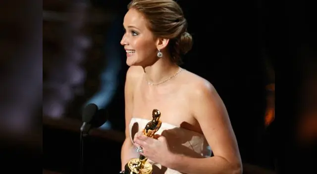 Jennifer Lawrence, ganadora del Oscar a Mejor Actriz Principal 2013 por Juegos del Destino (Silver Lining Playbooks) Jennifer Lawrence, ganadora del Oscar a Mejor Actriz Principal 2013 por Juegos del Destino (Silver Lining Playbooks)