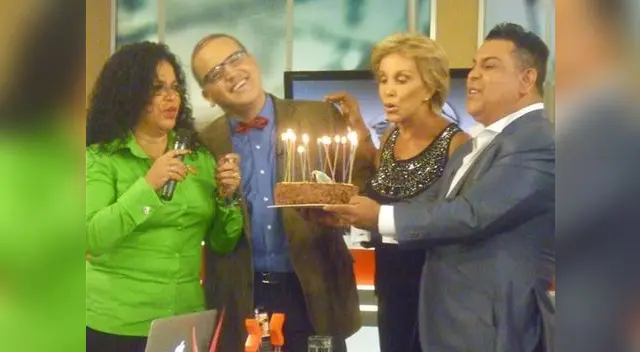 Beto Ortiz celebró su cumpleaños número 45 en el programa Abre los Ojos. 