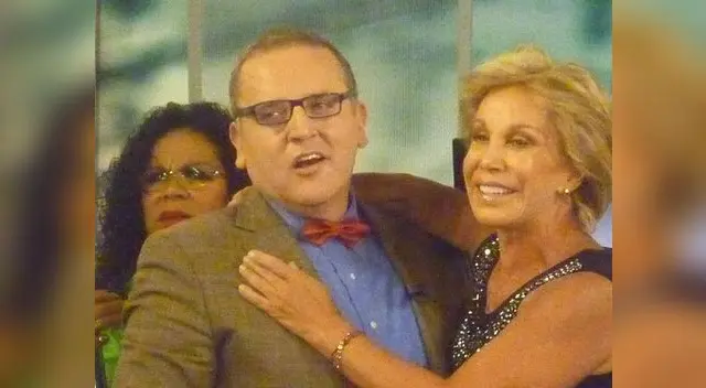 Beto Ortiz celebró su cumpleaños número 45 en el programa Abre los Ojos. 