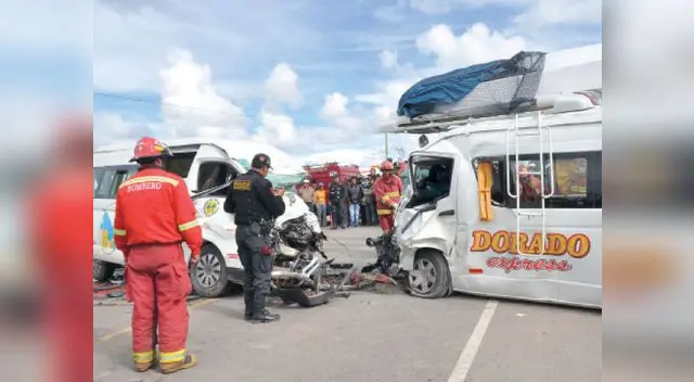 La carretera se tiñó de sangre. La irresponsabilidad de un chofer ocasionó la tragedia.