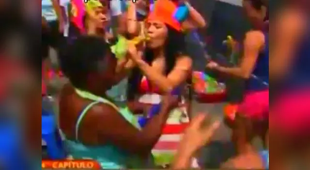 Chicos y chicas de Combate tuvieron una divertida reunión por carnavales en casa de doña Brígida.