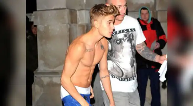 Justin Bieber celebró por adelantado su cumpleaños en Inglaterra, en una fiesta sin camiseta. Justin Bieber celebró por adelantado su cumpleaños en Inglaterra, en una fiesta sin camiseta.