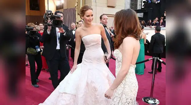 Kristen y Jennifer Lawrence en el Oscar 2013.
