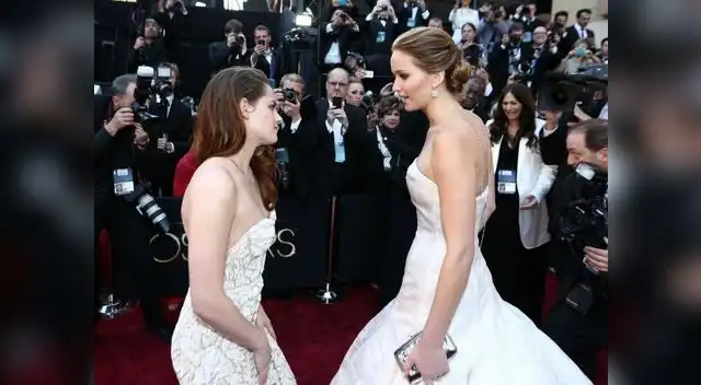 Kristen y Jennifer Lawrence en el Oscar 2013.