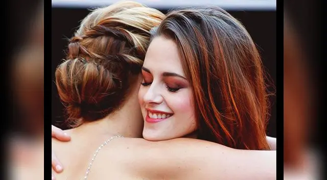 Kristen Stewart y Jennifer Lawrence tuvieron cálido encuentro en la alfombra roja de los premios Oscar Kristen Stewart y Jennifer Lawrence tuvieron cálido encuentro en la alfombra roja de los premios Oscar