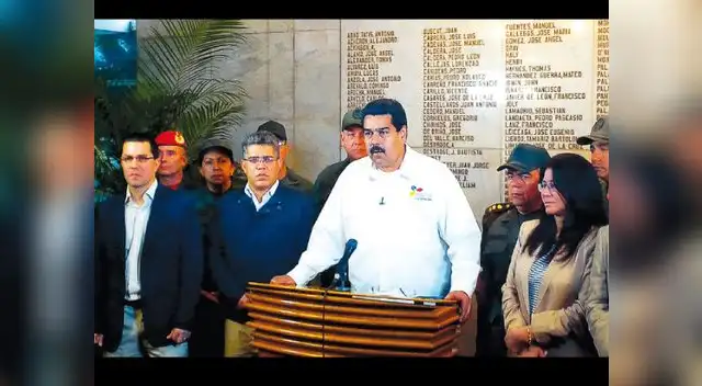 Su vicepresidente Nicolás Maduro dio la noticia de su muerte.