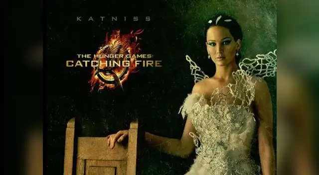 Jennifer Lawrence en poster promocional de En llamas (Catching fire) Jennifer Lawrence en poster promocional de En llamas (Catching fire)