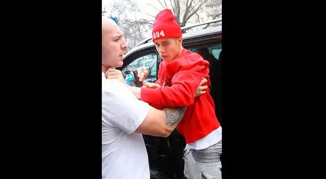 Justin Bieber golpeó a paparazzi en Londres Justin Bieber golpeó a paparazzi en Londres
