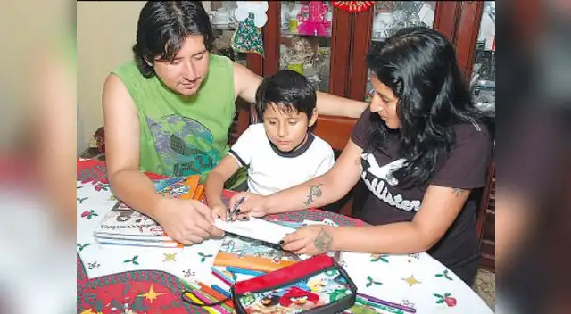 Elabora con tus hijos el horario de salida con sus amigos, el uso del Internet y redes sociales, la televisión, etc. antes de que aparezcan los conflictos. Elabora con tus hijos el horario de salida con sus amigos, el uso del Internet y redes sociales, la televisión, etc. antes de que aparezcan los conflictos.