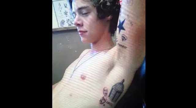 Harry Styles y otro de sus tatuajes. Harry Styles y otro de sus tatuajes.