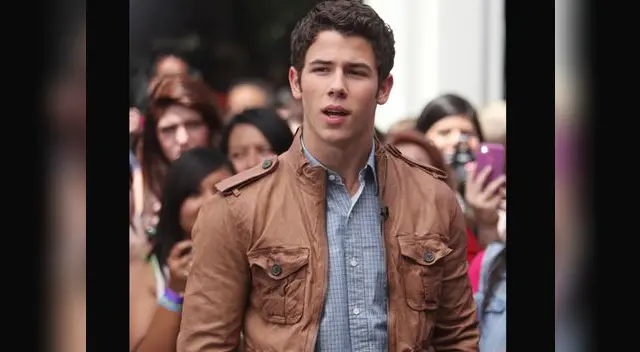 Nick Jonas aún quiere a Miley Cyrus.