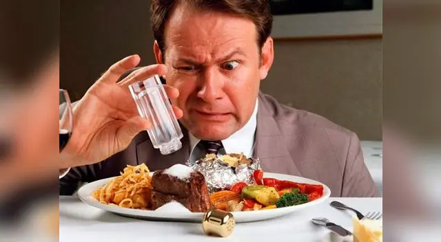 Evita comer salchicha y jamón de cerdo.