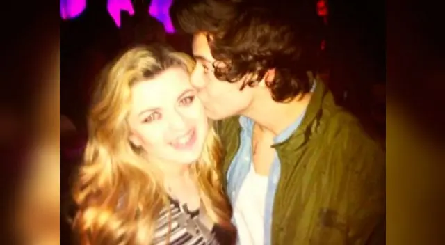 Harry Styles olvida a Taylor Swift con sexy chica. Harry Styles olvida a Taylor Swift con sexy chica.