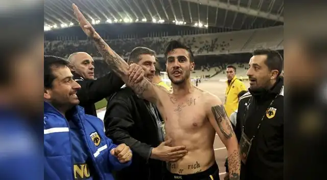 Grecia suspende definitivamente a futbolista Giorgos Katidis por celebrar un gol con saludo nazi. Grecia suspende definitivamente a futbolista Giorgos Katidis por celebrar un gol con saludo nazi.