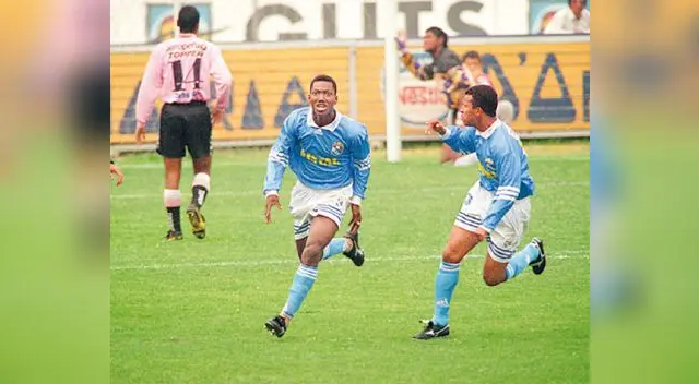 En Cristal fue figura, lo que le sirvió para emigrar a Europa. En Cristal fue figura, lo que le sirvió para emigrar a Europa.