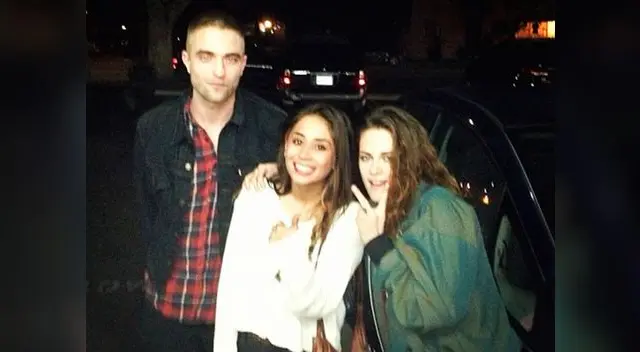 Kristen y Robert posando junto a una fan. Kristen y Robert posando junto a una fan.