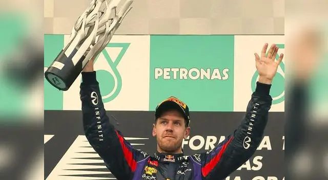 El alemán Sebastian Vettel logró su primer triunfo en la F1 2013, tras llegar primero en Malasia, seguido de Mark Webber y Lewis Hamilton El alemán Sebastian Vettel logró su primer triunfo en la F1 2013, tras llegar primero en Malasia, seguido de Mark Webber y Lewis Hamilton