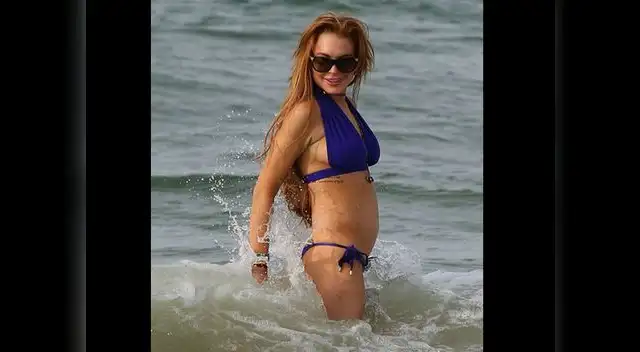 Lindsay Lohan causó pena con bikini en Brasil.