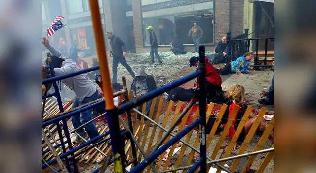 Explosión durante la maratón de Boston dejó dos muertos y decenas de heridos.