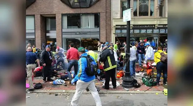 Explosión durante la maratón de Boston dejó dos muertos y decenas de heridos.
