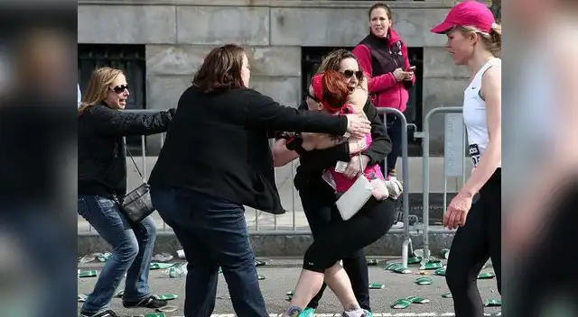 Explosión durante la maratón de Boston dejó dos muertos y decenas de heridos.