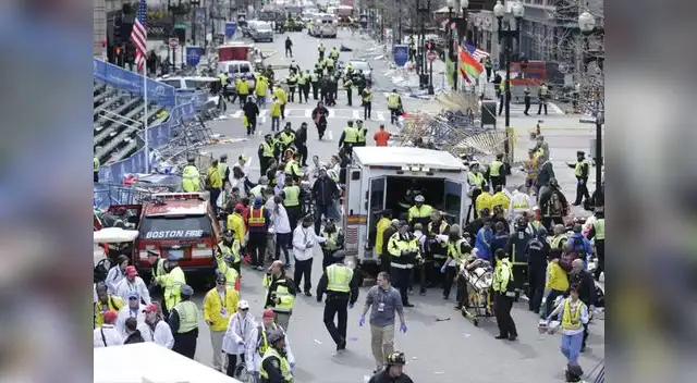 Explosión durante la maratón de Boston dejó dos muertos y decenas de heridos.