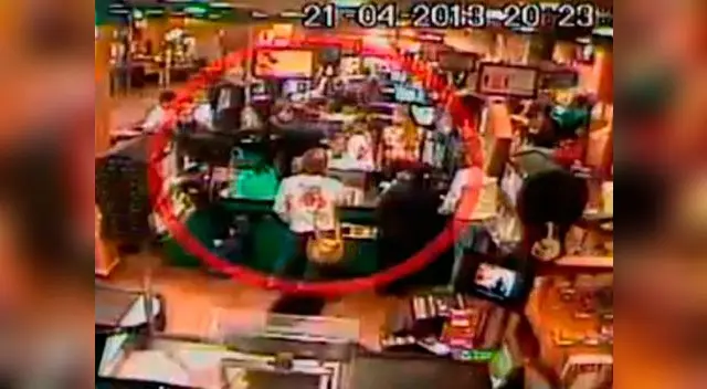 Agresión del embajador ecuatoriano a peruanas. Agresión del embajador ecuatoriano a peruanas.