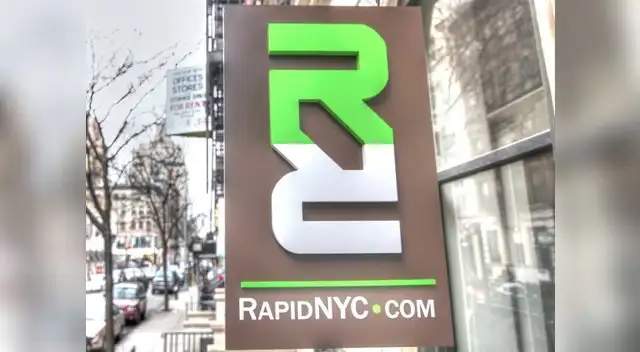 Trabajadores de la compañía Rapid Realty se tatúan logo para obtener aumento de sueldo Trabajadores de la compañía Rapid Realty se tatúan logo para obtener aumento de sueldo