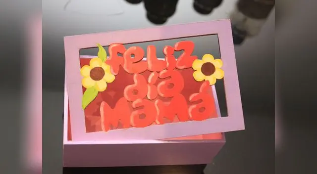 Coloca más barniz en la parte interior del cofre, pues será la que más se utilice. 