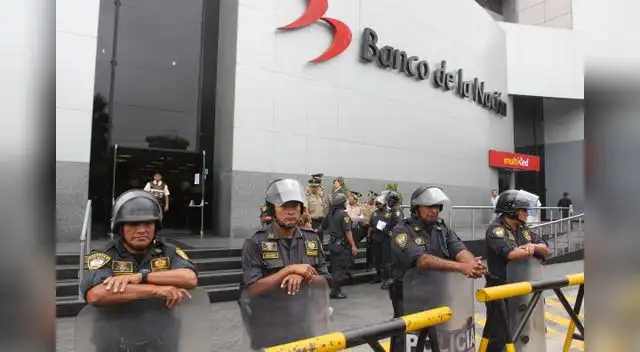 Trabajadores del Banco de la Nación realizan paro de 48 horas.