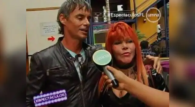 Jean Paul Strauss y La Tigresa del Oriente fuman pipa de la paz.