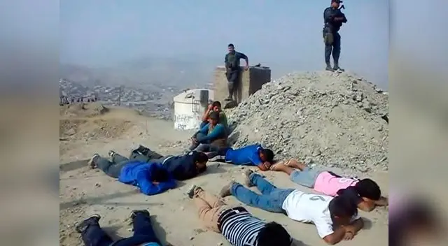 Policía logró reducirlos gracias a superioridad numérica. 