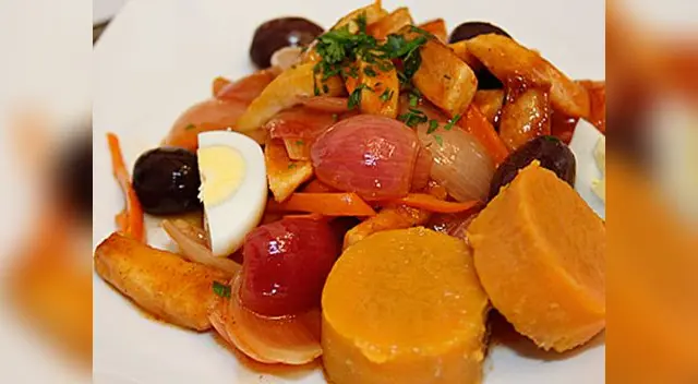 El secreto del chef: Para darle un sabor y aroma más agradable incorpora pimienta y orégano a tu aderezo. El secreto del chef: Para darle un sabor y aroma más agradable incorpora pimienta y orégano a tu aderezo.