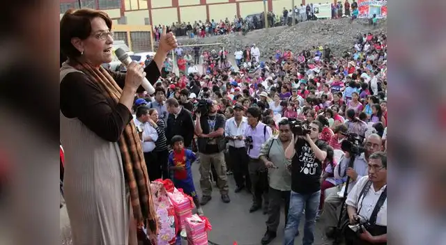 Susana Villarán celebró el Día de la Madre en San Juan de Lurigancho Susana Villarán celebró el Día de la Madre en San Juan de Lurigancho