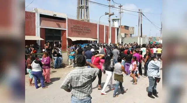 Al caos en el penal, se sumó la violencia de los familiares de los internos. 