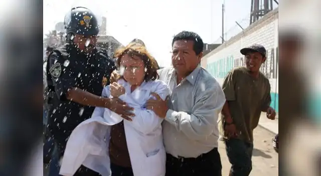 Al caos en el penal, se sumó la violencia de los familiares de los internos. 